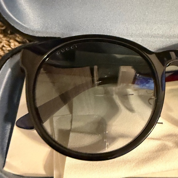 Gucci Dark Frame Sunglasses with Case - Picture 3 of 6